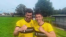 Doppeltorschütze Christoph Hering (rechts) und der dreifache Torschütze Timo Luttermann (links) nach dem souveränen Heimsieg.