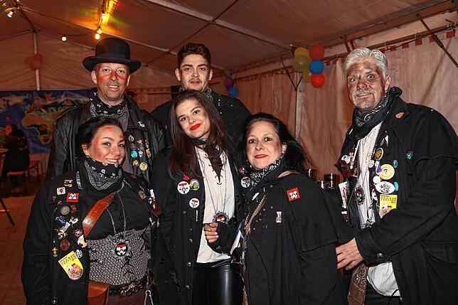 Bild 24: Große närrische Sause beim Seenarrentreffen 2024 in Allensbach