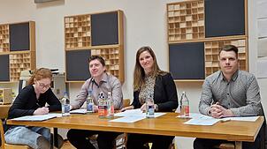 Der Vorstand des Riedöschinger Musikvereins (von links): Schriftführerin Leonie Happle, Kassierer Fabian Happle sowie die Vertreter des ...