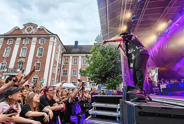 Bild 12: Johannes Oerding tritt in Meersburg auf: 4.000 Fans feiern begeistert