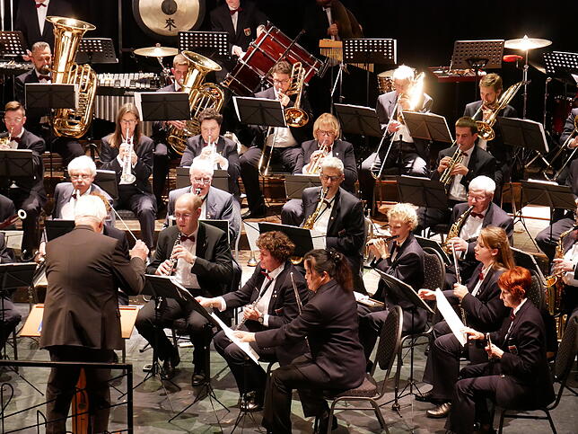 Die Stadtmusik Bad Säckingen gab am Wochenende im Gloria-Theater ihr 60. Konzert, am Dirigentenpult Johannes Brenke.