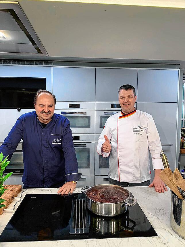 Eric Stadelhofer (re.) hat auch schon mit Spitzenkoch Johann Lafer gebacken.