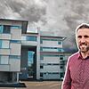 Dunkle Wolken über dem Stockacher Rathaus: Bürgermeisterbewerber Christophe Heinz hat sich im Wahlkampf ungerecht behandelt gefühlt. Nun ...