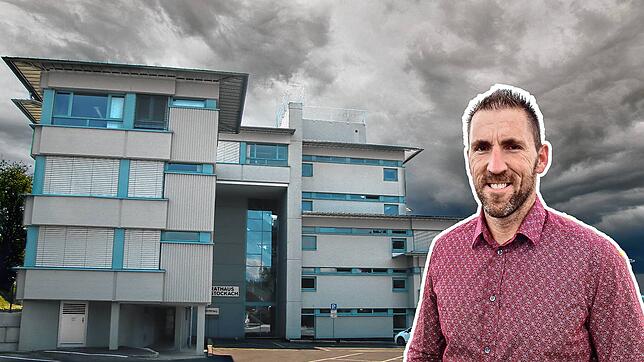 Dunkle Wolken über dem Stockacher Rathaus: Bürgermeisterbewerber Christophe Heinz hat sich im Wahlkampf ungerecht behandelt gefühlt. Nun ...