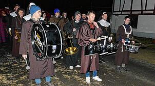 Beim Nachtumzug am Freitag anlässlich des 75-jährigen Bestehens des Brauchtumsvereins Bachrose im Sauldorfer Ortsteil Bietingen sorgen ...