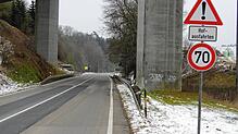 Mehrere Engstellen gibt es für den Bau eines Radweges entlang der Landesstraße 191 zwischen Kirchen-Hausen und dem Hegaublick, wie hier ...