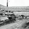 Als die Dillhalle in den 1970er-Jahren gebaut wurde, sah man aus Blickrichtung des heutigen Parkplatzes bereits das heutige Hallenbad. ...