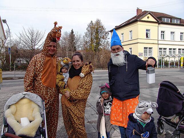 Bild 5: Dunschtig in Stefansfeld unter dem Narrenbaum