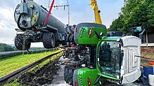 Ein Traktor ist am Mittwochabend in Espasingen umgekippt, beim Einsatz waren 28 Feuerwehrleute und eine Umleitung nötig. Mit einem ...