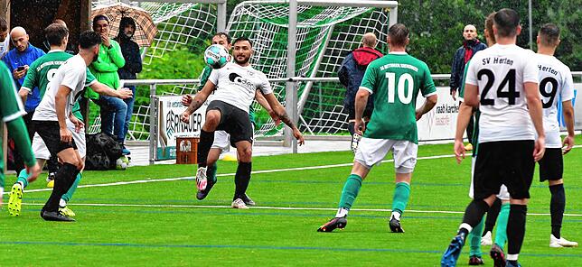 Bild 9: SV Herten bejubelt einen knappen und glücklichen Sieg bei der SG Mettingen/Krenkingen &ndash; und wir haben die Bilder!