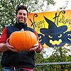 Knackig, rund und saftg muss er sein: Bruno Stotz aus Wirrensegel liefert das perfekte Rohmaterial für Halloween-Kunst und saisonale Küche.