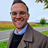 Johannes Henne, 35 Jahre alt, seit vier Jahren Bürgermeister in Immenstaad, zieht mit seiner Familie nach Fischbach. Der Grund: er hat ...