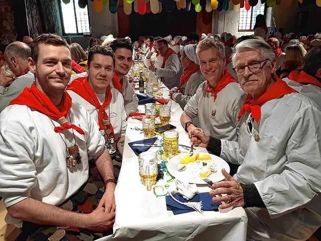 Bild 11: Diese Tradition hat Bestand: Bilder vom Heringsessen in Waldshut
