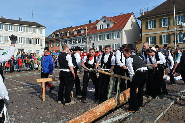 Bild 5: Bilder-Story: Rathaussturm und Narrenbaumsetzen der historischen Narrenzunft Markdorf