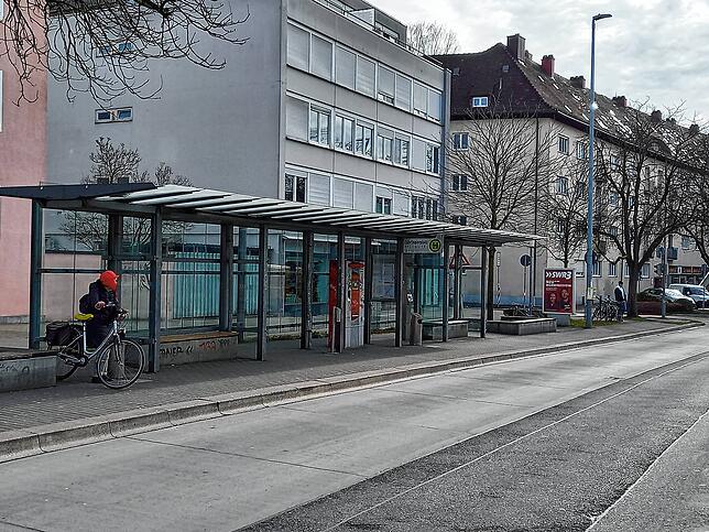 Leere an der Bushaltestelle Zähringerplatz (Richtung Wollmatingen). Hier kommt an diesem Tag kein Bus – und es wartet auch kein ...