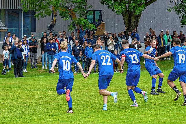 Bild 28: SG Stühlingen/Weizen siegt 5:1 beim FC Geißlingen und feiert den  Meistertitel – wir haben Fotos!