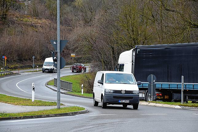 Im Mai wird ab Rißtorf-Kreisel auf der B313 in Richtung Espasingen mehrere hundert Meter Baustelle für einen Brückenneubau sein, so dass ...