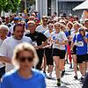 Schwitzen und Laufen für den guten Zweck: 1112 Läufer nahmen am Firmenlauf teil.