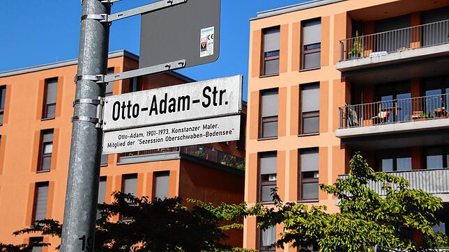 In der Otto-Adam-Straße wurde der Mann in einer Tiefgarageneinfahrt gefunden.