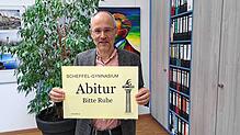 In den kommenden Tagen bittet Schuldirektor Bernd Rieckmann um Ruhe im Scheffel-Gymnasium. Die schriftlichen Abiturprüfungen starten am ...