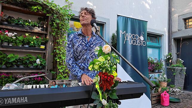 Marco Augusto sorgt beim Afterwork-Event im Klosterhof für die musikalische Unterhaltung.