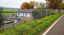 In die Nähe des Belebungsbeckens auf der Sammelkläranlage muss eine Fällmitteldosierungsanlage eingerichtet werden. Für das Silo muss ...