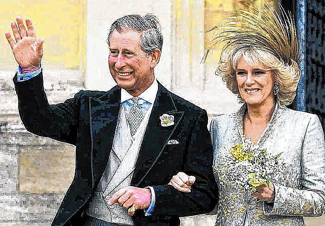 Prinz Charles mit seiner Frau Camilla, der Herzogin von Cornwall. Die beiden hatten 2005 geheiratet. BILD: DPA