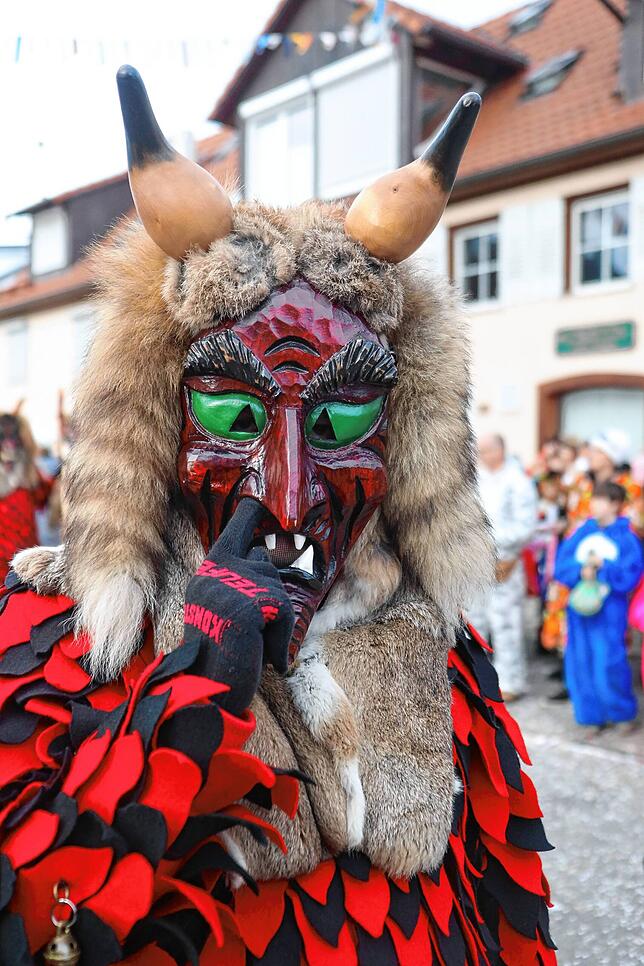 Bild 21: So bunt war der große Umzug beim Seenarrentreffen in Allensbach 2024 &ndash; Teil 3