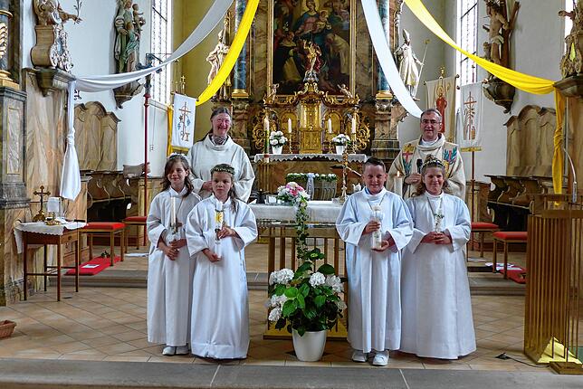 Riedern am Wald: Vier Kinder feierten in St. Leodegar Riedern am Wald ihre Erstkommunion (von links): Die Kommunionkinder Alexandra ...