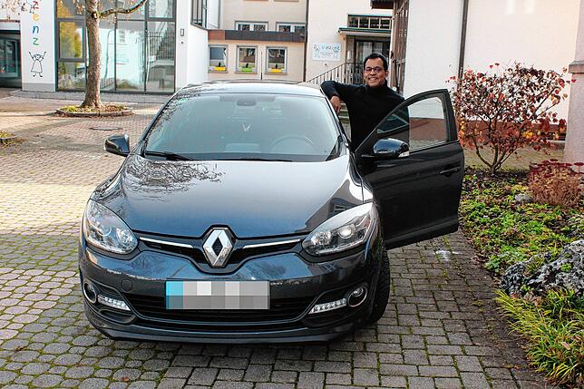 Padre Jorgiano genießt die Freiheit mit seinem Fahrzeug auf der Baar. Hierfür mußte er einen deutschen Führerschein machen. In einer ...