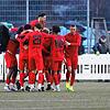 Jubel in Rot, Tristesse in Schwarz: Die Spieler des ESV Südstern Singen feiern ihren Auswärtssieg.