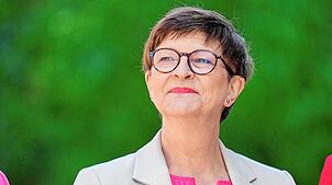 Saskia Esken, SPD-Vorsitzende, lächelt bei der Vorstellung der SPD-Ministerinnen und -minister.