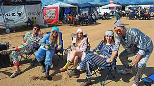 Der Frühstücks-Pyjama: Seit Jahren starten Michael, Alice, Anna-Lena, Tessa und Simon aus Ravensburg mit einer speziellen Verkleidung in ...