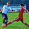 Abstiegssorgen: Sowohl Michael Selb (links) mit dem FC Schlüchttal als auch Gegenspieler Manuel Schildknecht mit dem FC RW Weilheim ...