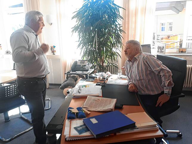 Thomas Müller (links) und Roland Wehrle: Die beiden Geschäftsführer der Nachsorgeklinik Tannheim waren Anfang März zwei Wochen in ...