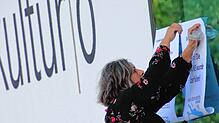 Brigitte K. engagiert sich für die Organisation &bdquo;Omas gegen Rechts&ldquo;, Ortsgruppe Bodensee.