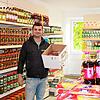 Selcuk Hizar ist mit seiner Feinkost Oase in den bisherigen Unverpackt-Laden umgezogen. Sein Sortiment ist seither größer geworden.