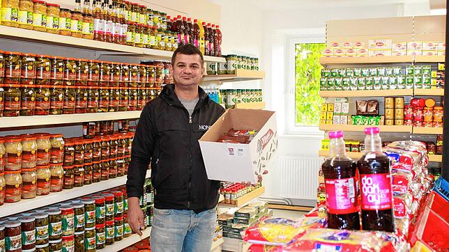 Selcuk Hizar ist mit seiner Feinkost Oase in den bisherigen Unverpackt-Laden umgezogen. Sein Sortiment ist seither größer geworden.
