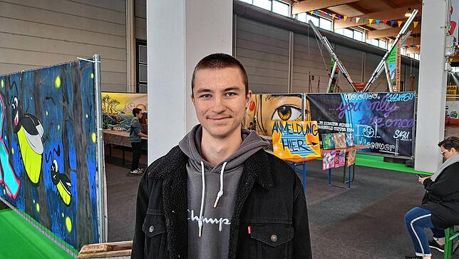 Marc Güttler (18) steht vor dem Graffiti-Bereich in der Jugendhalle der IBO 2024.
