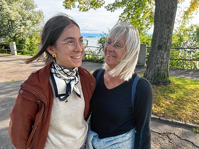 Katharina Rosenbaum (links) und ihrer Mutter Sabine Weber liegt die schöne Herbststimmung.