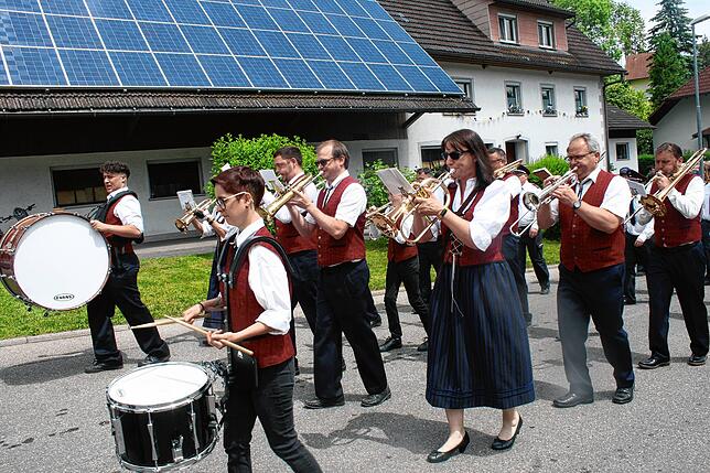 Bild 10: Bilder vom Bezirksmusikfest mit Umzug in Lausheim