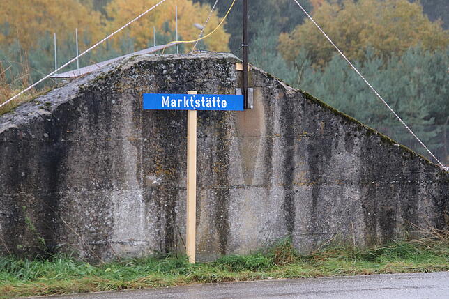 Tatort Konstanz: Ein Straßenschild weist auf die Marktstätte hin, die man zu Übungszwecken nachempfunden hat.