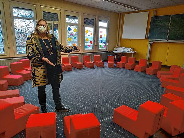 Das ist der Sozialraum der Albert-Merglen-Schule, einst war er Musikraum. Fachräume für Kunst, Werken, Musik gibt es aus Platzgründen an ...