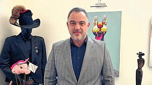Mitten in Blumberg wohnt Bürgermeister Markus Keller zwischen Artefakten aus der ganzen Welt, die alle eine eigene Geschichte haben.
