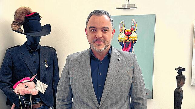 Mitten in Blumberg wohnt Bürgermeister Markus Keller zwischen Artefakten aus der ganzen Welt, die alle eine eigene Geschichte haben.