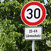 (Archivbild) Zwischen 22 und 6 Uhr gilt in der Reichenaustraße Tempo 30.