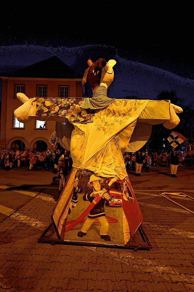 Bild 17: Fasnacht 2025 in Konstanz: So erlebt der Stephansplatz das flammende Spektakel