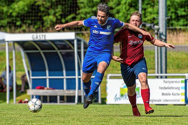 Bild 10: FC Weizen legt im Abstiegsspiel zur Kreisliga B ein 3:0 gegen FC Huttingen vor &ndash; wir haben Bilder!