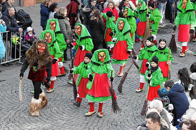 Bild 25: Bilder vom großen Kinderumzug von oben – Teil 2