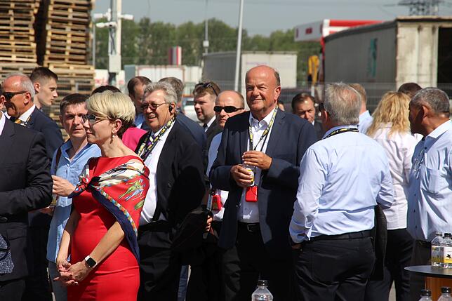 Die Häfler Delegation bei der feierlichen Eröffnung der Zeppelin Niederlassung in St. Petersburg.